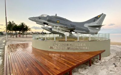 Caça da Marinha se transforma em monumento em São Pedro da Aldeia (RJ)
