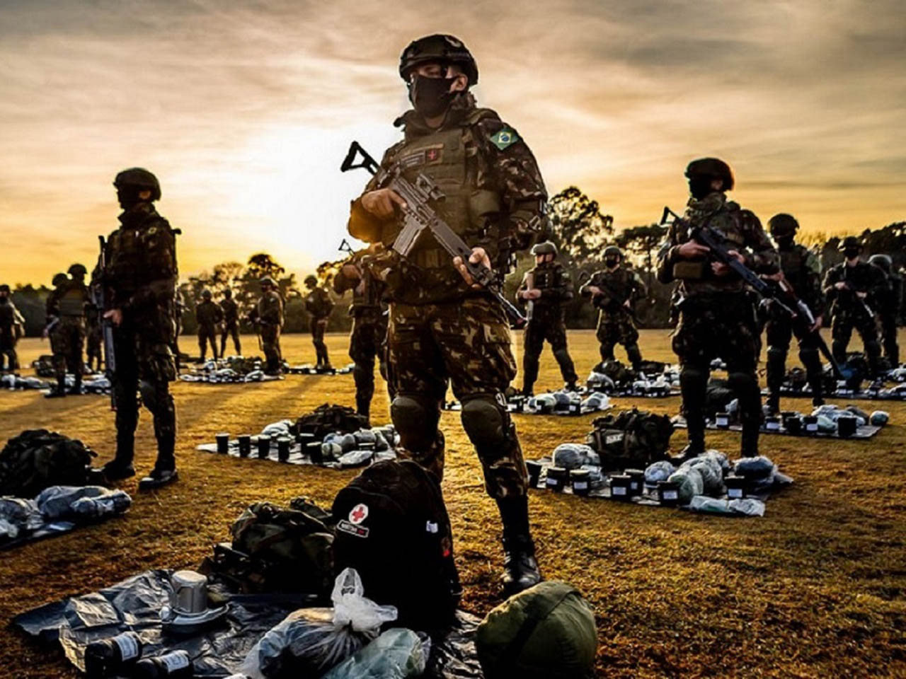 ONU inspeciona tropas da Marinha e do Exército Brasileiro