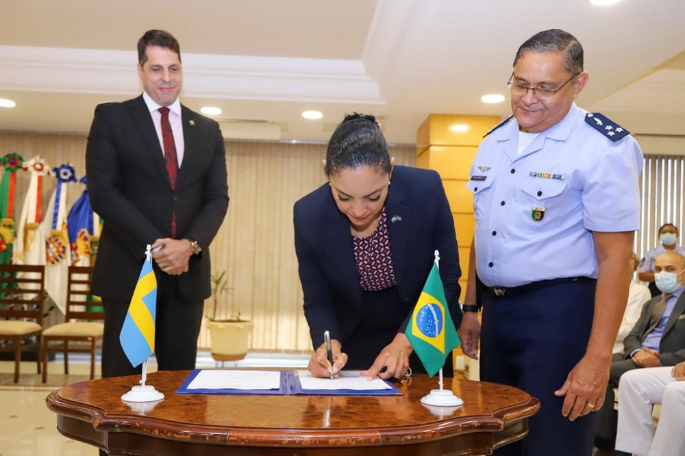 Ministério da Defesa e Câmara Brasileira de Comércio na Suécia celebram acordo - Foto: Alexandre Manfrim/MD