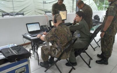 FAB monta estação-rádio em Petrópolis (RJ) para auxiliar aeronaves de resgate