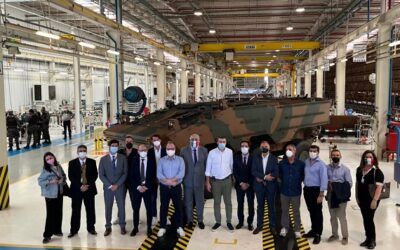 Vice-Ministro da Defesa da Itália visita fábrica da Iveco Defence Vehicles em Sete Lagoas (MG)