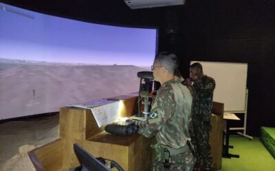 Artilharia paraquedista treina em simulador de apoio de fogo