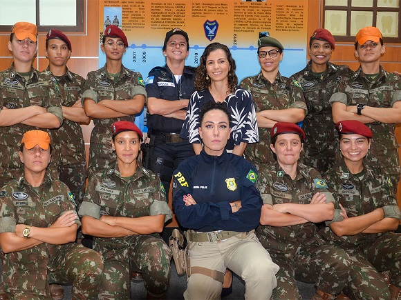 Teixeira de Freitas recebe representantes do Exército Brasileiro e
