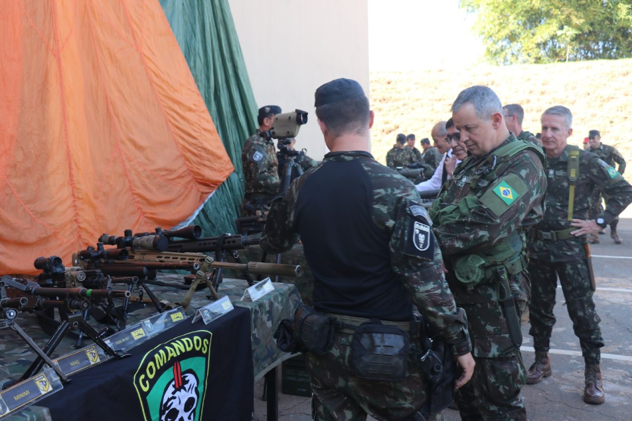 Comandante do Exército visita Comando de Operações Especiais - PortalBIDS