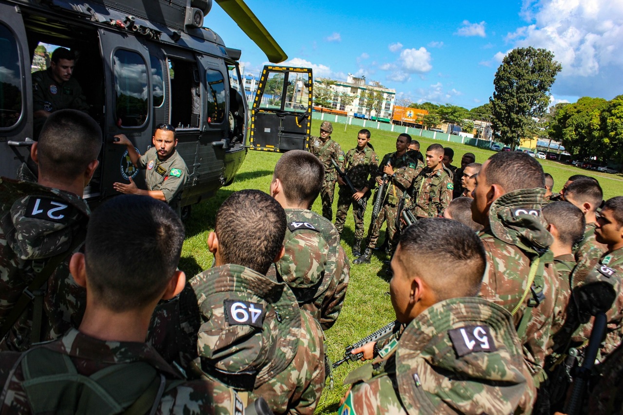 Destacamento de Aviação do Exército Brasileiro realiza capacitação de 200  militares em Operações Aeromóveis - PortalBIDS