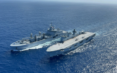 Capitânia da Esquadra brasileira realiza exercício com navio francês