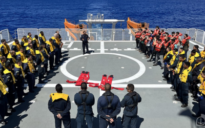 Navio da Marinha realiza pesquisas em cordilheira submersa