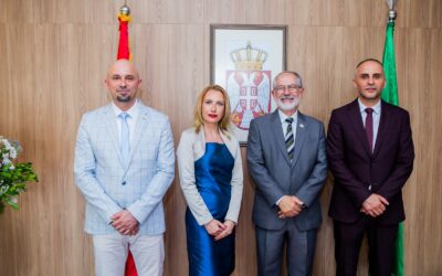 Embaixador da Sérvia, Aleksandar Ristić, recebe convidados na celebração do Dia do Estado